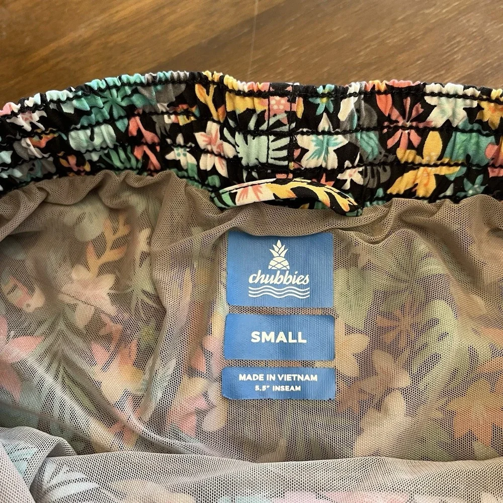 Chubbies Swim Trunks Men's Small Tropical Toucan Floral 5.5